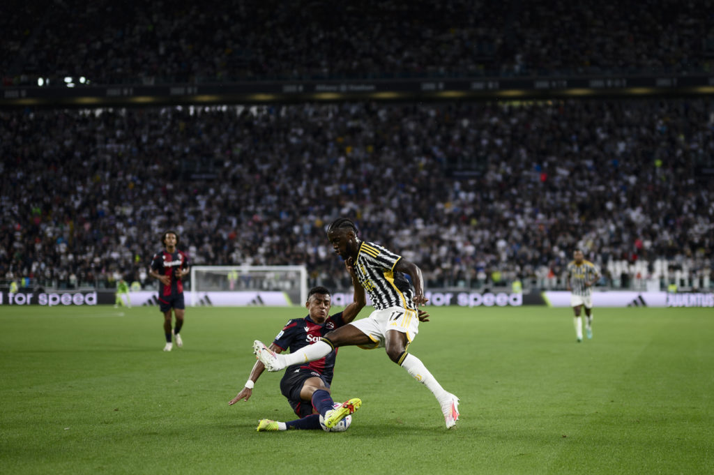 Samuel Iling-Junior (R) of Juventus FC is tackled by Dan